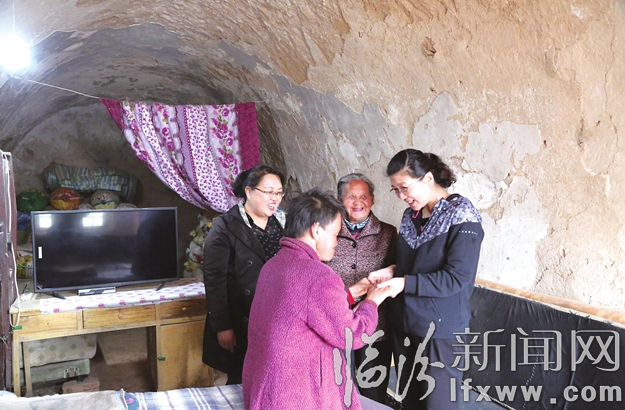 浮山第一書記姬英:惠民路上 腳步不會停歇