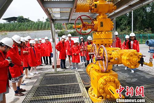 圖為中石化江漢油田涪陵頁巖氣井平臺。