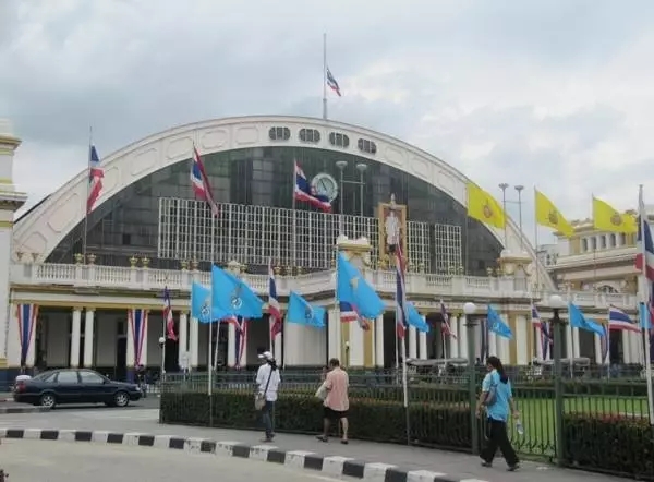 【砥礪奮進(jìn)的五年】新四大發(fā)明之一的中國(guó)高鐵，在東南亞火了！