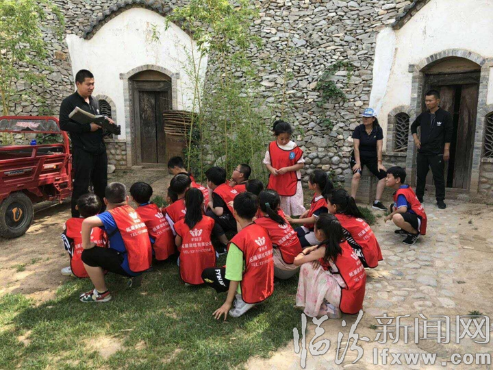 堯都區(qū)南街小學(xué)開展“學(xué)人類之起源,品釀酒之文化”實(shí)踐活動(dòng)