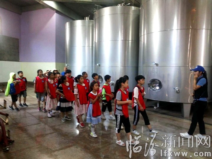 堯都區(qū)南街小學(xué)開展“學(xué)人類之起源,品釀酒之文化”實(shí)踐活動(dòng)