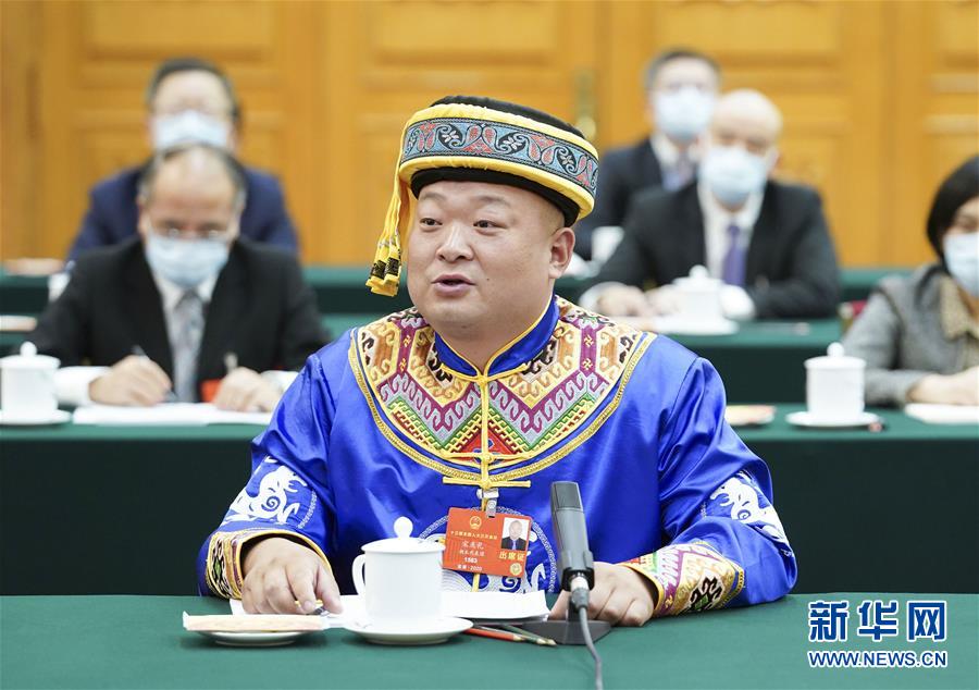 （新華全媒頭條·圖文互動(dòng)）（8）從人民中汲取磅礴力量——習(xí)近平總書記同出席2020年全國(guó)兩會(huì)人大代表、政協(xié)委員共商國(guó)是紀(jì)實(shí)