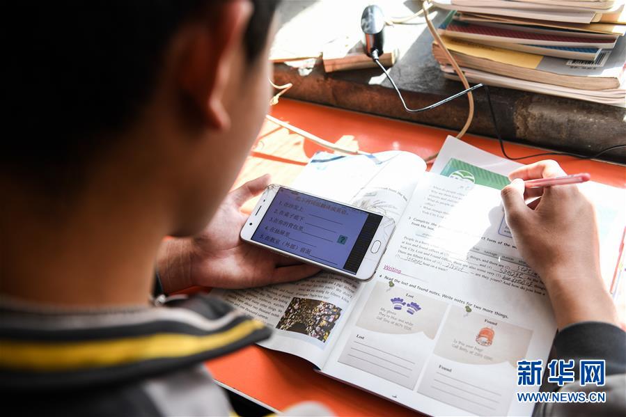 （新華全媒頭條·圖文互動(dòng)）（21）從人民中汲取磅礴力量——習(xí)近平總書記同出席2020年全國(guó)兩會(huì)人大代表、政協(xié)委員共商國(guó)是紀(jì)實(shí)