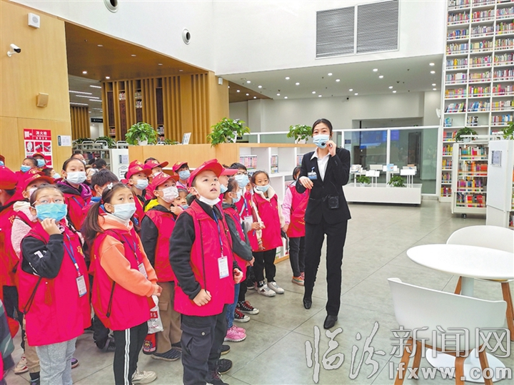 臨汾百名小記者“打卡”市圖書館