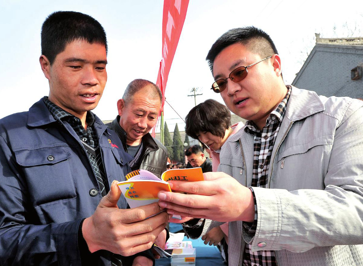 “三下鄉”助農奔小康