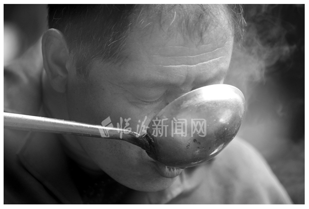 游走鄉村的廚師李香龍