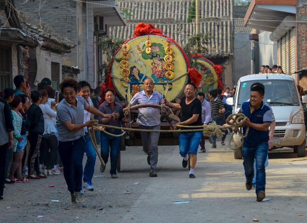 襄汾：“鄉村F1” 尉村跑鼓車