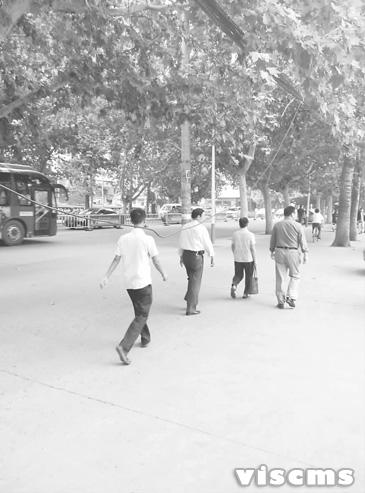 臨汾劉先生:自行車道上掉下電纜線 誰來修?