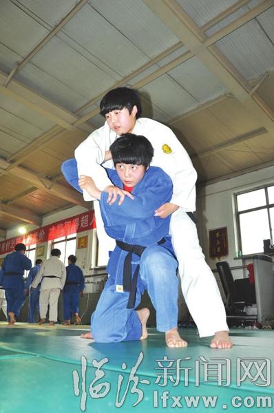 臨汾柔道孿生姊妹花“歡樂”綻放