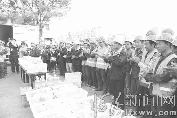 臨汾鼓樓南北街改造工程:走進施工現場慰問一線工人