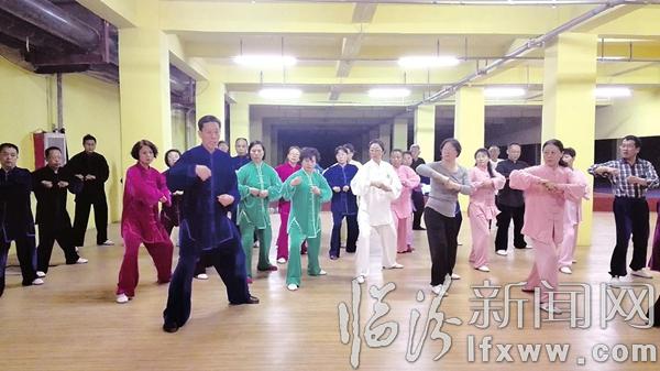 臨汾秦義生:悉心講解 傳授“太極八法”