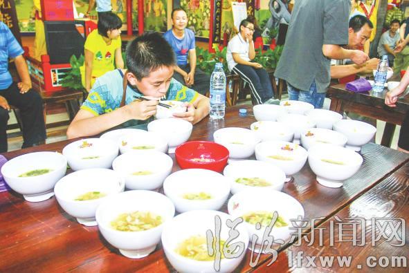 臨汾“陜西村”:“大胃王”十分鐘咥94碗