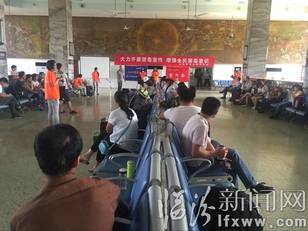 山西師范大學(xué)“三下鄉(xiāng)”禁毒宣講活動在臨汾火車站舉行