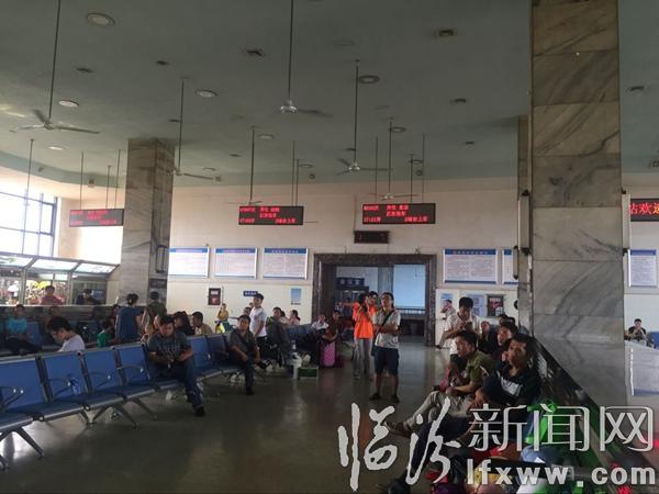 山西師范大學(xué)“三下鄉(xiāng)”禁毒宣講活動在臨汾火車站舉行