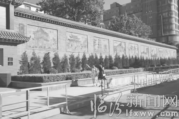 臨汾市民點贊鼓樓南北街文化墻