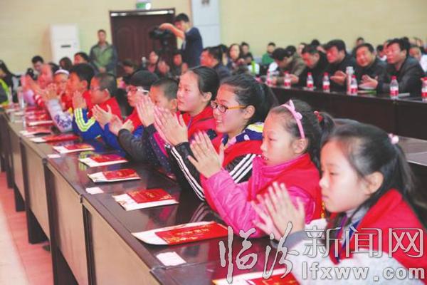 臨汾晚報(bào)小記者團(tuán)舉辦2016年度表彰大會(huì)暨第二屆小記者節(jié)文藝匯演