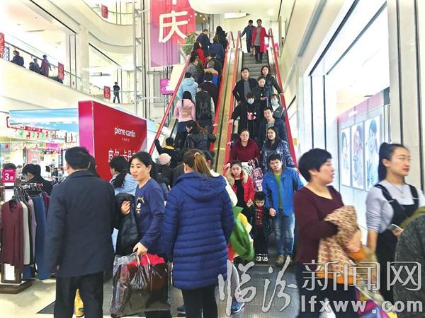 臨汾:商場促銷熱 百姓消費忙