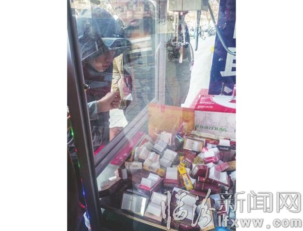 臨汾:娃娃機(jī)變抓煙機(jī),居民問這樣賣煙合法嗎?