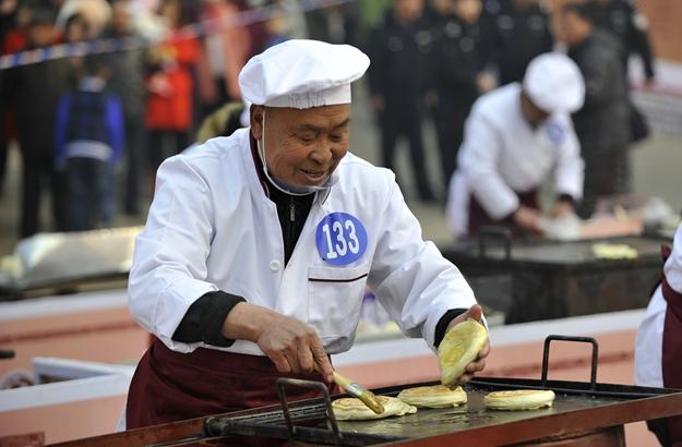 看看襄汾燒餅創(chuàng)業(yè)技能大賽決賽的精彩瞬間,那叫個(gè)震撼!