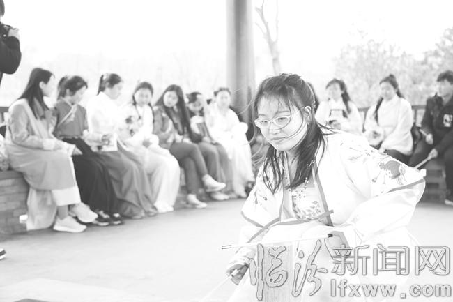 山西師大:“花朝節(jié)”著漢服向民族文化致敬