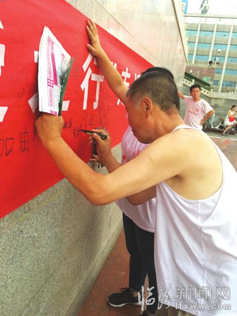 山西師大:關愛弱勢兒童 “紅鼻子”在行動