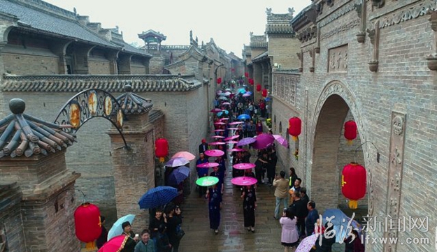 運城:3萬余人齊聚李家大院 場面火爆游人如織